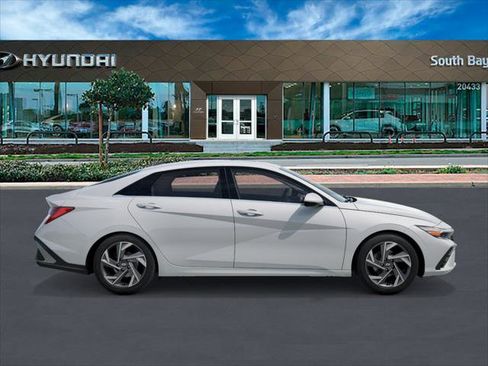 New 2026 Hyundai Elantra Limited image 7