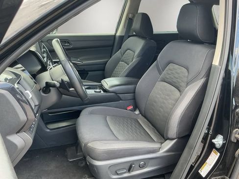 Used 2025 Nissan Pathfinder SV AWD/4WD image 8