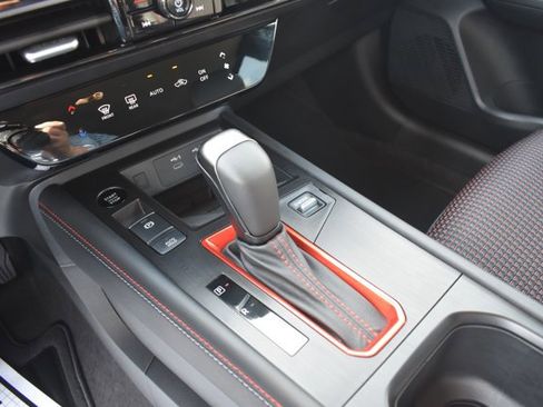 Used 2025 Nissan Kicks SR image 25