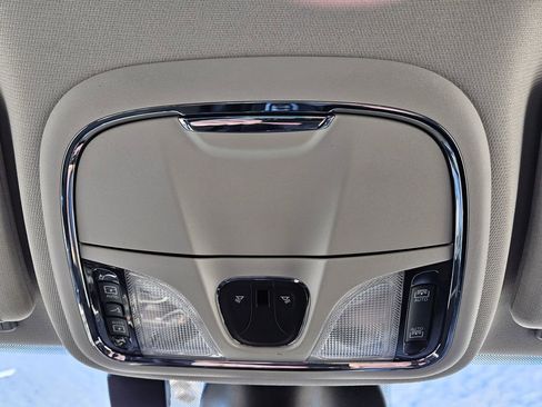 Used 2022 Jeep Cherokee Limited image 21