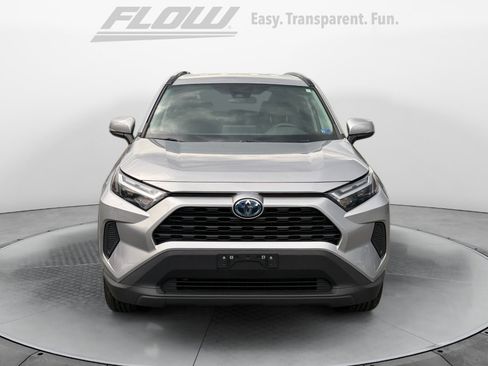 Used 2022 Toyota RAV4 XLE AWD/4WD image 3