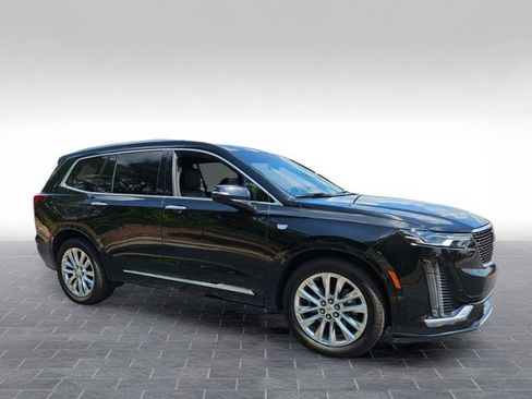 Used 2020 Cadillac XT6 Premium Luxury FWD image 3