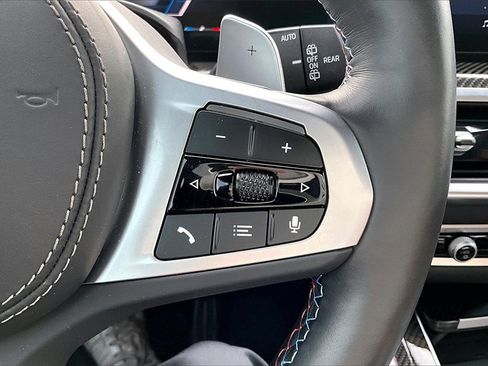 Used 2025 BMW X7 M60i image 21