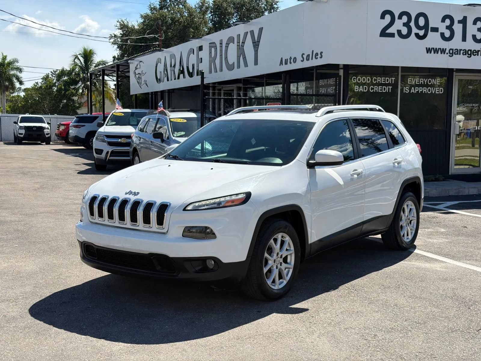 Used 2015 Jeep Cherokee Latitude w/ Comfort/Convenience Group FWD image 1