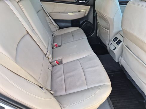 Used 2019 Subaru Outback 2.5i Limited AWD/4WD image 21