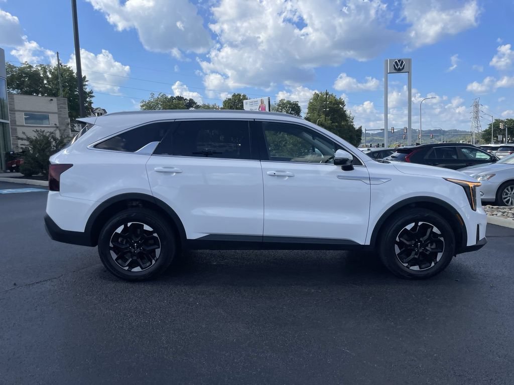 Certified 2024 Kia Sorento S AWD/4WD image 4