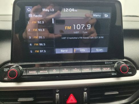 Used 2020 Kia Forte LXS FWD image 25