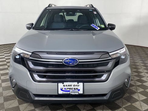 Used 2025 Subaru Forester Premium AWD/4WD image 8