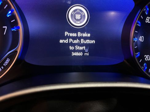 Used 2024 Chrysler Pacifica Touring-L image 42