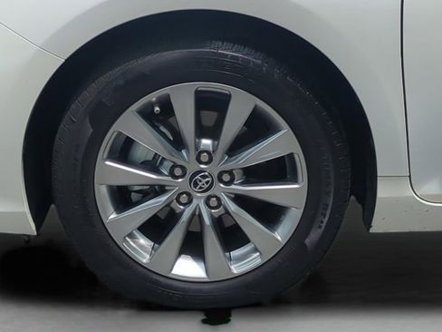 Used 2015 Toyota Camry XLE w/ Moonroof Package FWD image 27