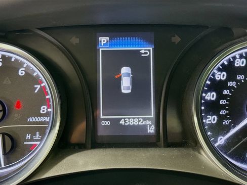 Used 2020 Toyota Camry LE FWD image 12