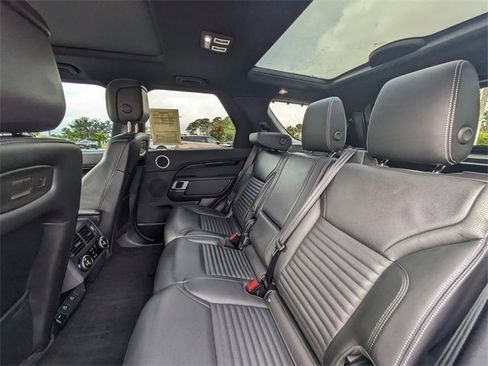 Used 2025 Land Rover Discovery S image 10