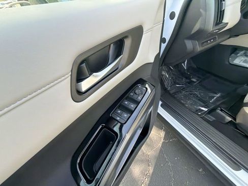 New 2026 Nissan Pathfinder SL AWD/4WD image 13