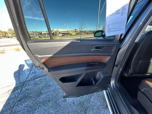 Used 2021 Volkswagen Atlas SEL Premium image 22