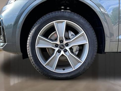 Used 2025 Audi Q5 2.0T Premium w/ Convenience Plus Package AWD/4WD image 34