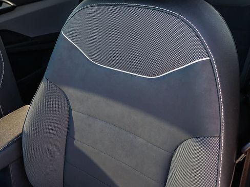 Used 2023 Volkswagen Taos SE image 26