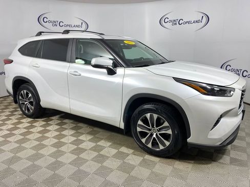 Used 2023 Toyota Highlander XLE image 1