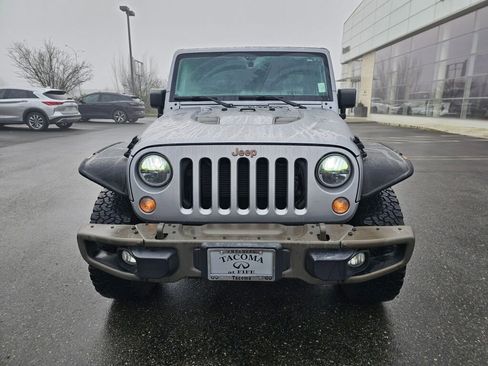 Used 2016 Jeep Wrangler Unlimited Sahara image 2