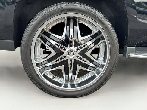 Used 2019 Cadillac Escalade Luxury AWD/4WD image 42