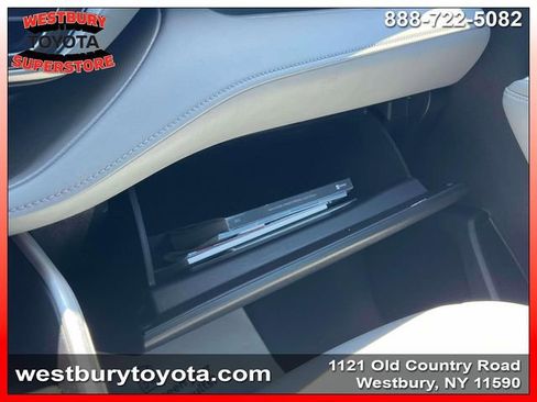 Used 2023 Toyota Highlander XLE AWD/4WD image 31