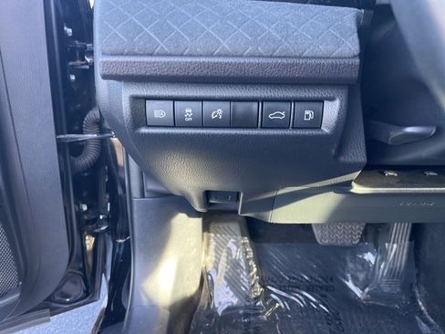 Used 2025 Toyota Camry XLE w/ Premium Package image 31