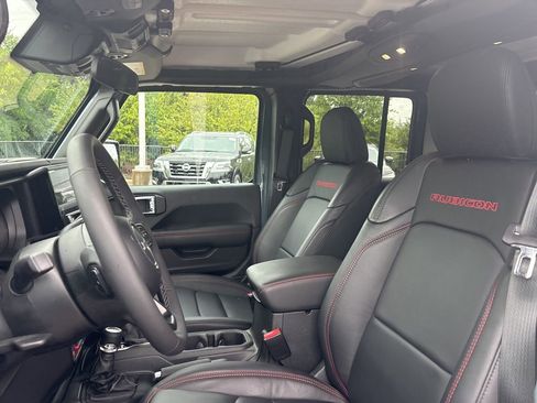 Used 2025 Jeep Gladiator Rubicon w/ Convenience Group image 15