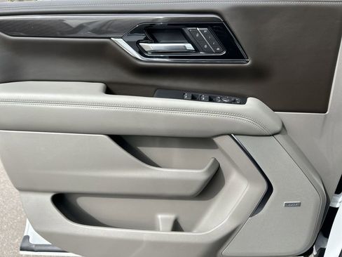 Used 2025 GMC Yukon Elevation image 23