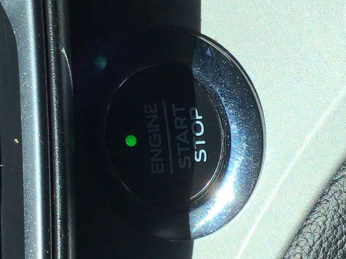 Used 2020 Ford Explorer XLT w/ Equipment Group 202A AWD/4WD image 18