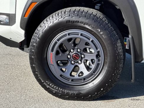 Used 2025 Nissan Frontier PRO-4X w/ Tow Package AWD/4WD image 30