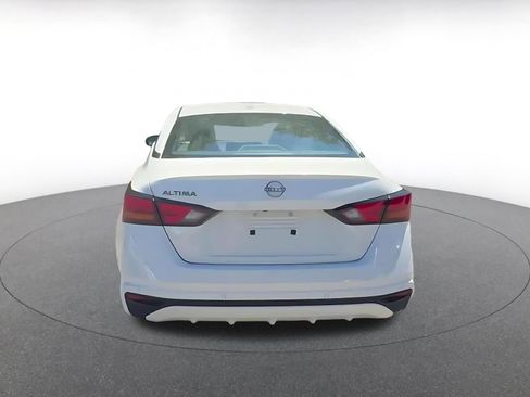 Used 2025 Nissan Altima 2.5 SV FWD image 12