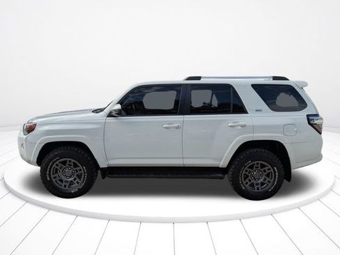 Used 2021 Toyota 4Runner SR5 AWD/4WD image 7