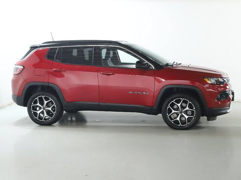 Used 2025 Jeep Compass Limited AWD/4WD image 11