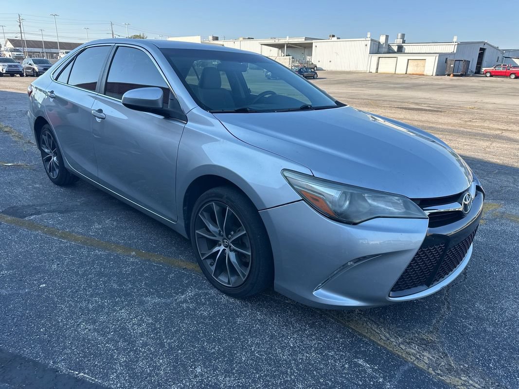 Used 2016 Toyota Camry XSE FWD image 2