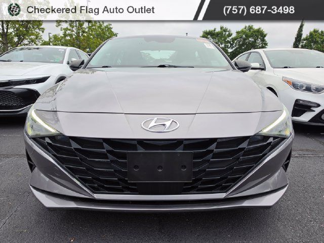 Used 2022 Hyundai Elantra SEL w/ Convenience Package FWD image 2