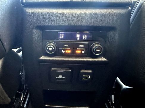 Used 2023 Chevrolet Traverse High Country image 27