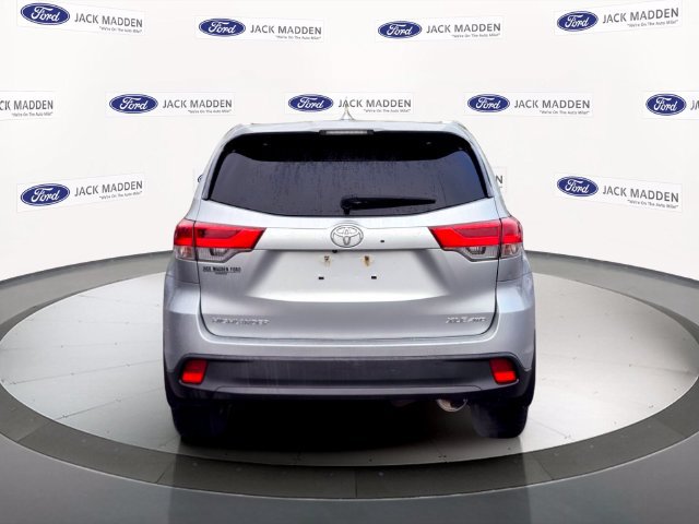 Used 2019 Toyota Highlander XLE AWD/4WD image 4