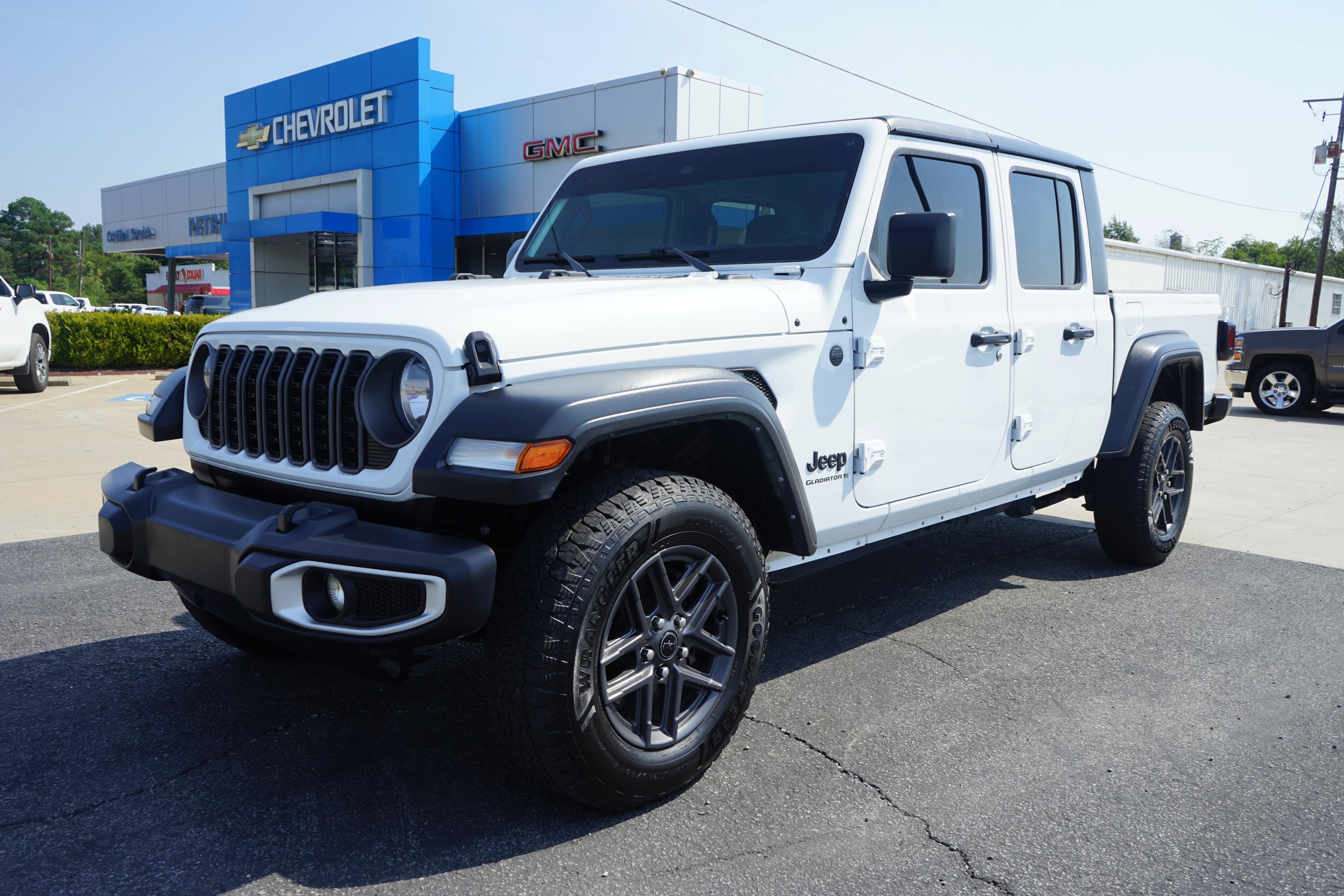 Used 2025 Jeep Gladiator Sport AWD/4WD image 1