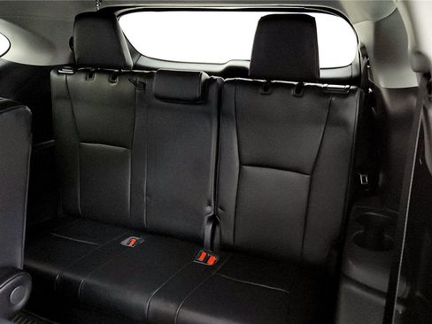 Certified 2023 Toyota Highlander XLE image 34