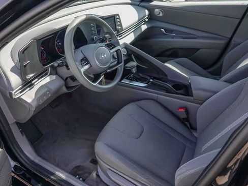 Used 2022 Hyundai Elantra SE w/ Cargo Package FWD image 16