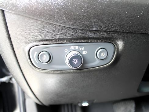 Used 2022 Chevrolet Equinox Premier image 17