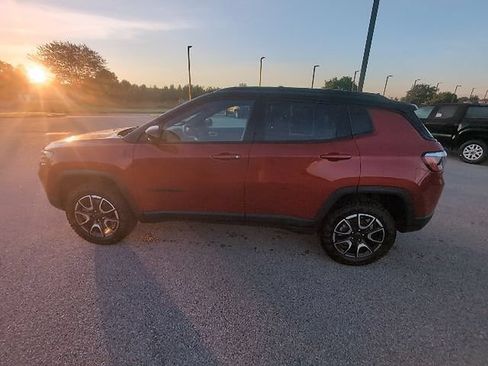Used 2025 Jeep Compass Trailhawk AWD/4WD image 11