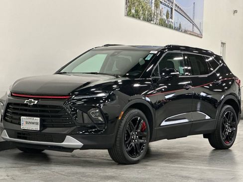 Used 2025 Chevrolet Blazer LT w/ Sound & Technology Package AWD/4WD image 8