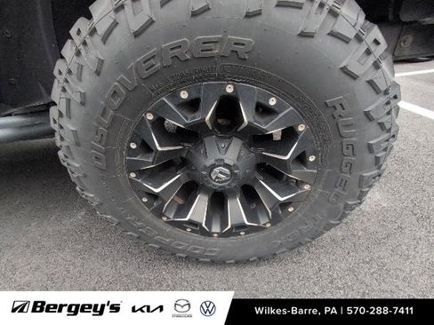 Used 2017 Jeep Wrangler Unlimited Sahara AWD/4WD image 6