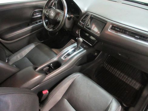 Used 2019 Honda HR-V Touring image 10