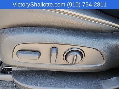 Used 2023 Chevrolet Traverse Premier image 20