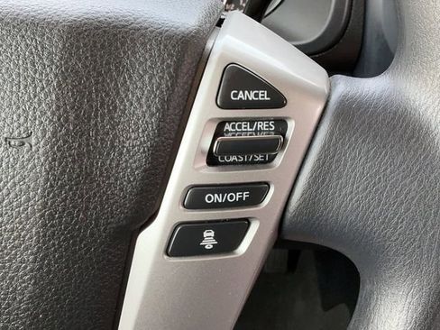 Used 2022 Nissan Titan SV image 23