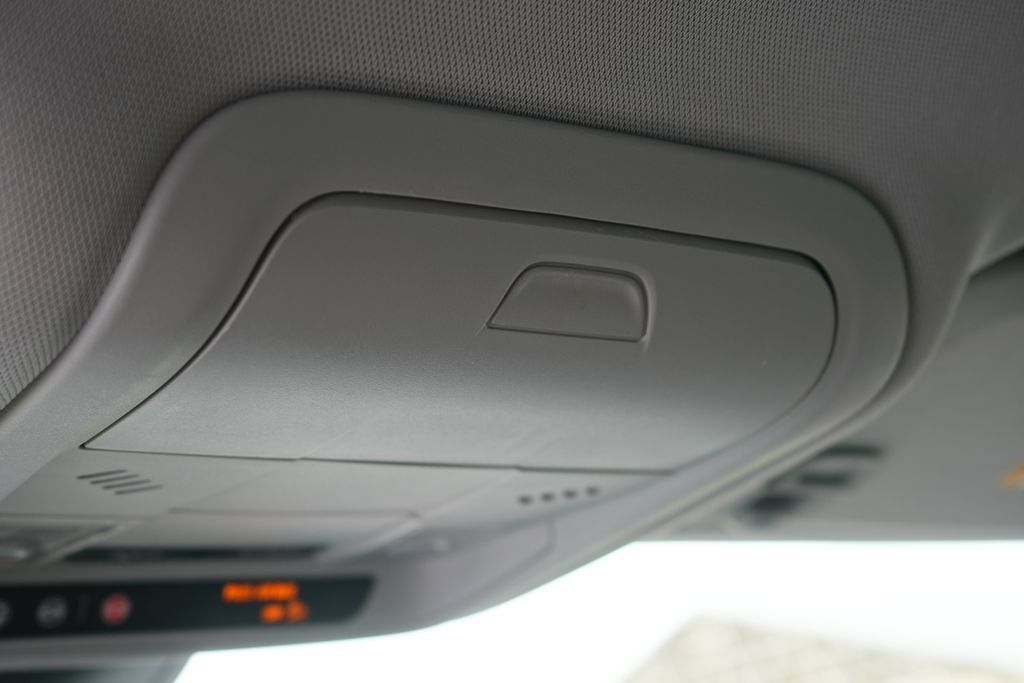 Used 2021 Chevrolet Blazer LT FWD image 29