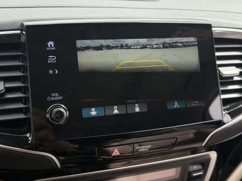 Used 2022 Honda Pilot Touring image 18