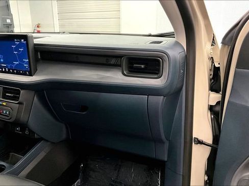 Used 2025 Ford Maverick Lariat w/ Black Appearance Package AWD/4WD image 18