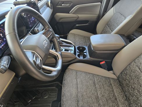 Used 2024 Chevrolet Colorado ZR2 w/ Technology Package AWD/4WD image 9